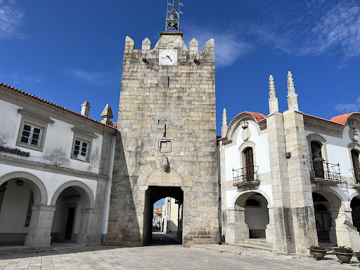 Torre do Relógio e Porta Medieval