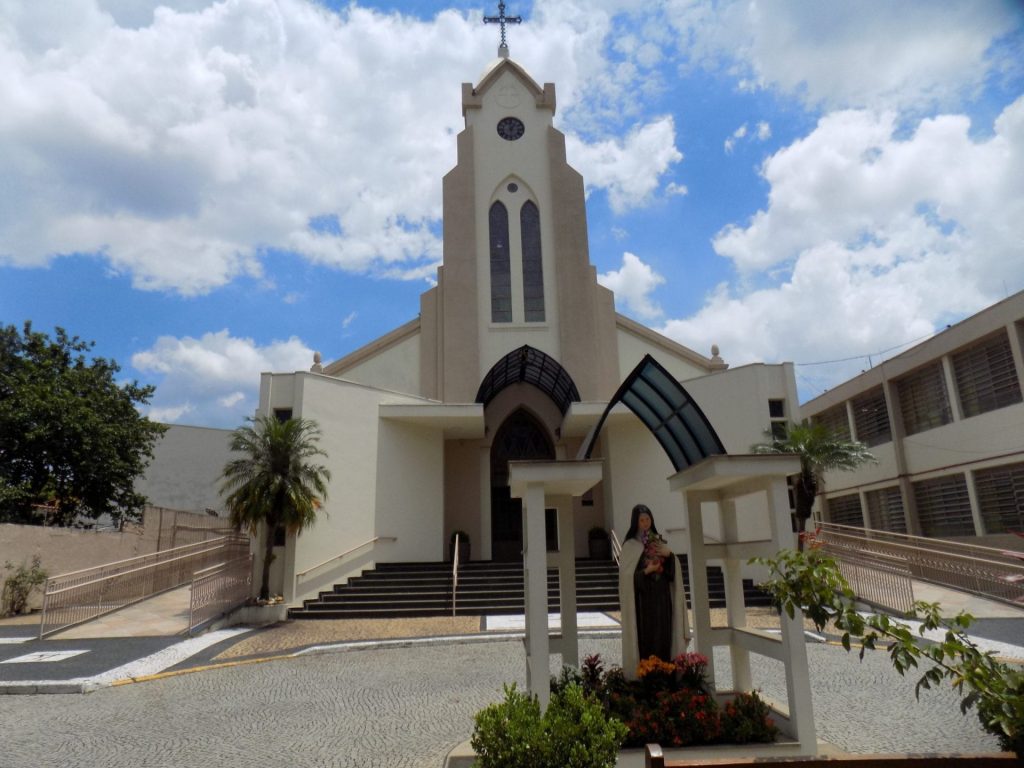 Igreja de Santa Teresinha do Menino Jesus 1 Igreja de Santa Teresinha do Menino Jesus: Arquitetura e Fé em Destaque