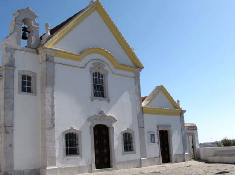 Capela de Nossa Senhora Mãe de Deus e dos Homens / Paróquia de Cristo Rei - Pragal