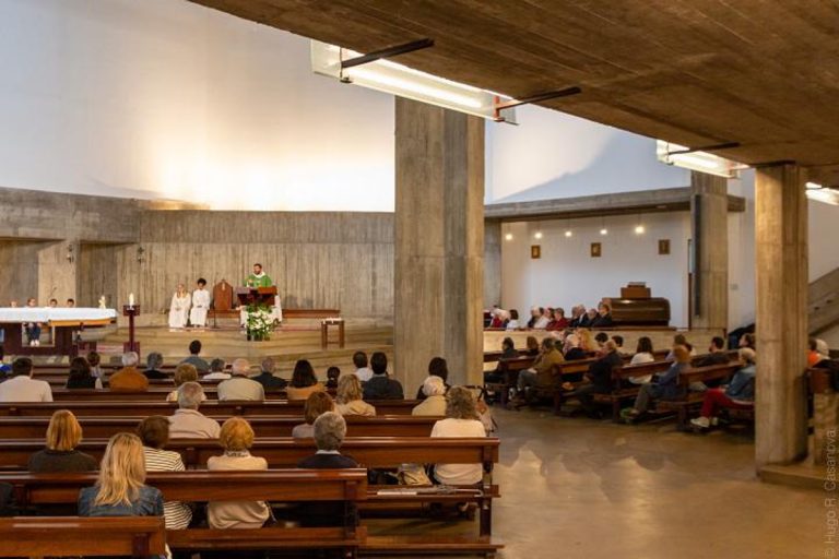 As Melhores Igrejas em Oeiras 8 Igreja da Sagrada Família (Paço de Arcos)