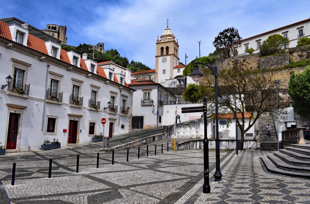 Leiria: Cidade Histórica em Portugal com Castelo e Paisagens Deslumbrantes